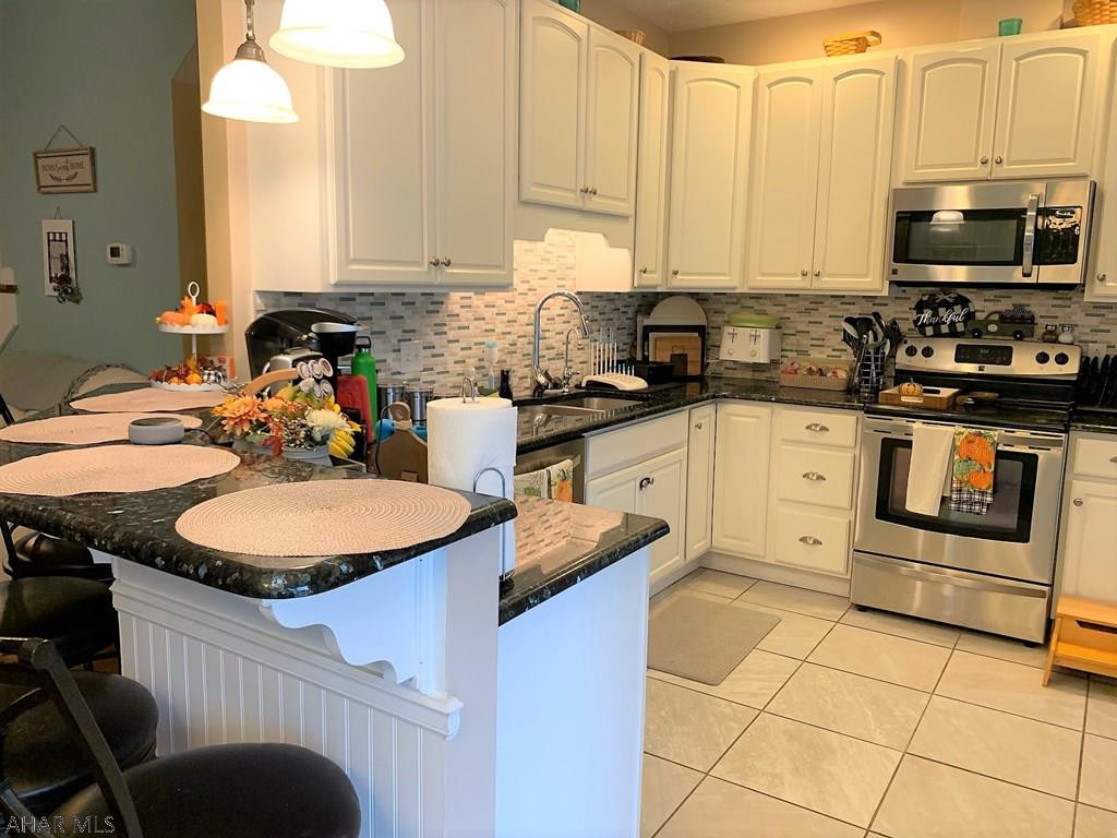 Hawthorne Manor - Residential