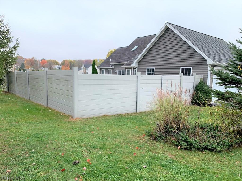 Hawthorne Manor - Residential