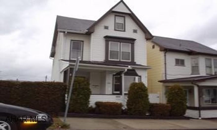 BEAUTIFUL THREE BEDROOM HOME COMPLETELY REDONE, WINDOWS, ROOF, SIDING & CARPETING BEAUTIFUL HOME REDONE TOP TO BOTTOM NEW ROOF, WINDOWS, SIDING, CARPETING, ETC.HOME WARRANTY INCLUDED