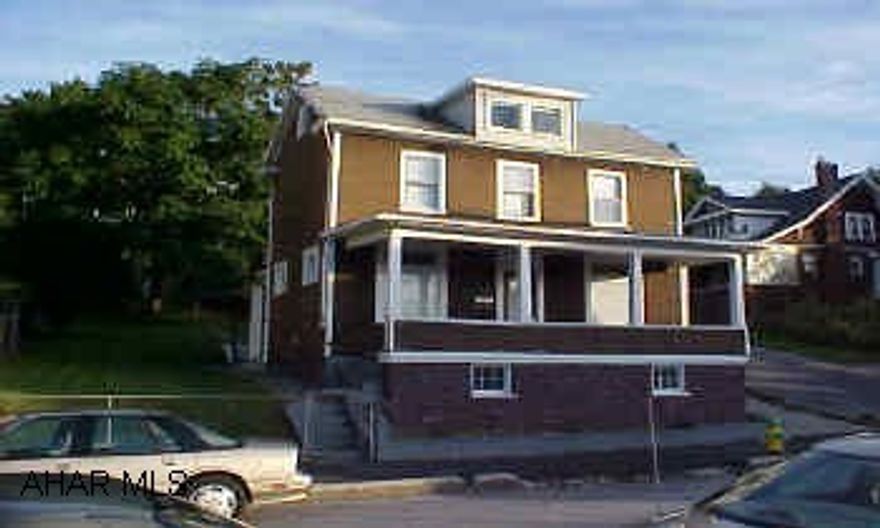 Updated kitchen, off street parking, corner lot, fenced yard, nice condition. #J-673 Updated kitchen, off street parking, corner lot, fenced yard, nice condition. #J-673