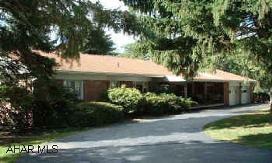 LOVELY RANCH WITH HARDWOOD FLOORS, NEW OAK KITCHEN, LARGE LOT.  WELL MAINTAINED WITH LARGE FAMILY ROOM ON LOWER LEVEL.  2 CAR GARAGE.195,000.  ASK FOR JOHN REFFNER.