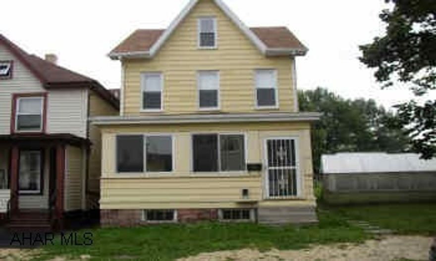 GREAT MECHANICS, NEWER WINDOWS, SHINGLED ROOF. OFF STREET PARKING, CLOSE TO SCHOOLS & STORES. PUBLIC BUS STOPS 1/2 BLOCK AWAY. ASK FOR CRYSTAL X164.