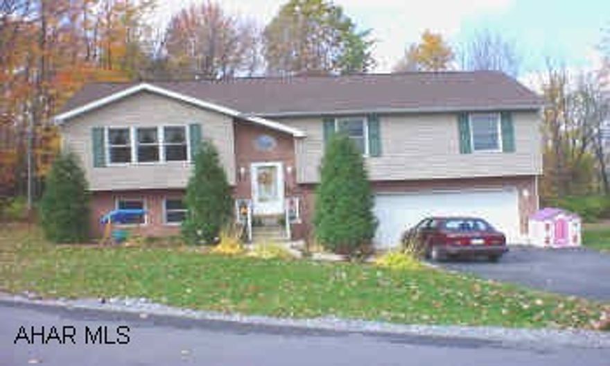 Wonderful newer home in great neighborhood on cul-de-sac. Adjacent lot can be sold separately. Call Matt 330-3325