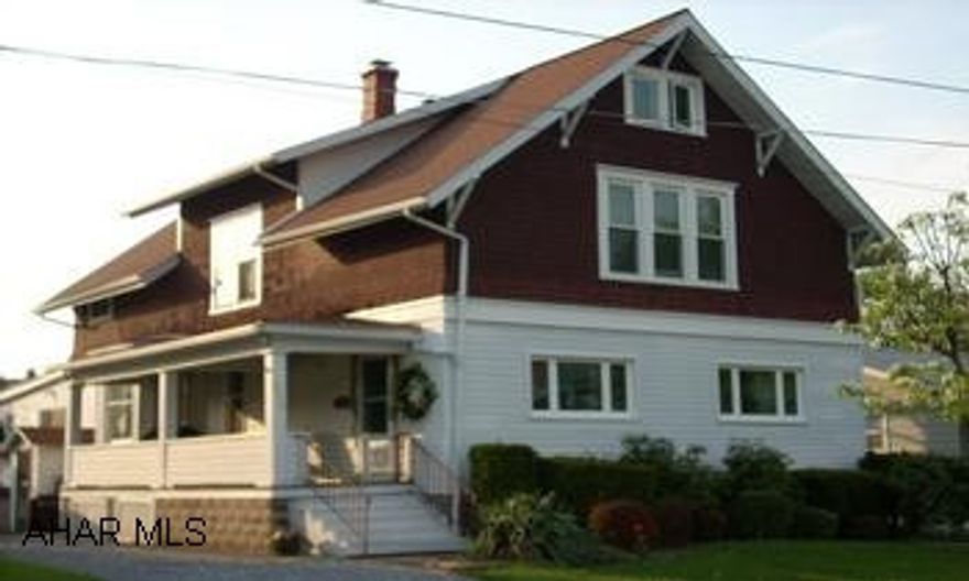 GREAT 2.5 STORY BOROUGH HOME. SPACIOUS ROOMS, 2 FIREPLACES. CONTACT WALLY X122. EXCEPTIONAL 2.5 STORY FRAME HOME. 4BR, 2.5 BATHS, FINISHED HEATED ATTIC, GAME ROOM, DEN, OFFICE AREA, FAMILYROOM, EAT-IN KITCHEN.