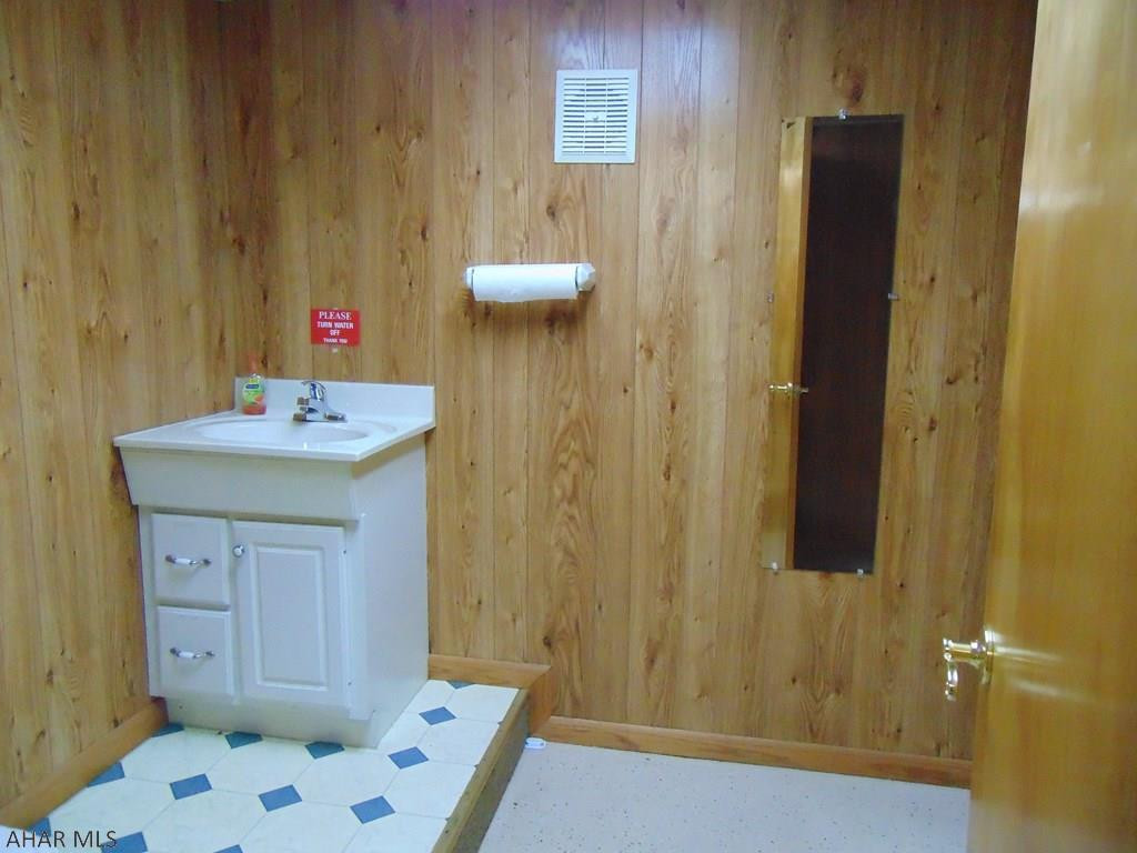 Unknown - Commercial Sale