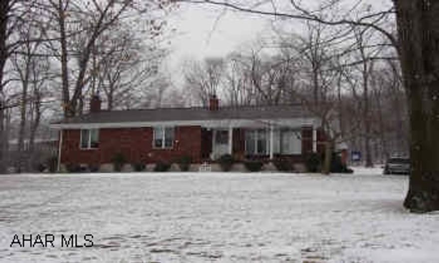ALL BRICK 3 BEDROOM ON BEAUTIFUL 1 ACRE LOT.