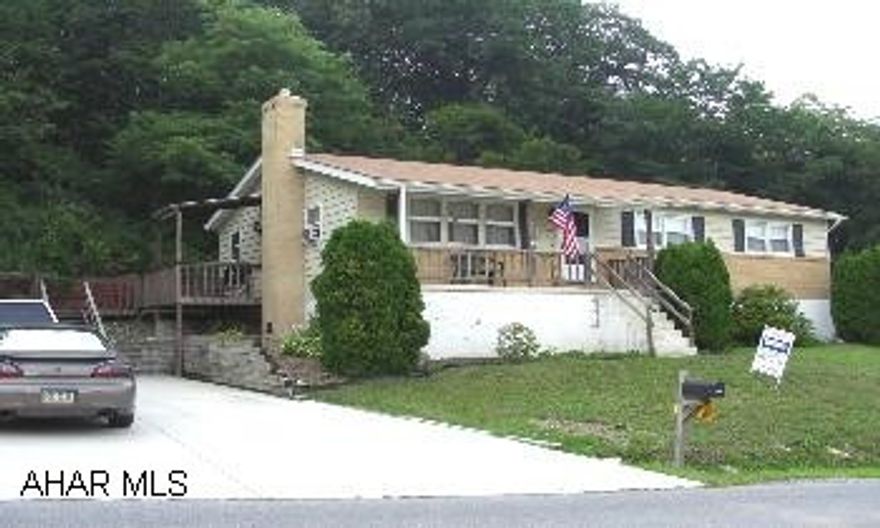 IMMACULATE! FAMILYROOM WITH WOODBURNER. SIDE & REAR DECK. PRIVATE BACK YARD. SHED. BREAKFAST BAR AND FORMAL DININGROOM.