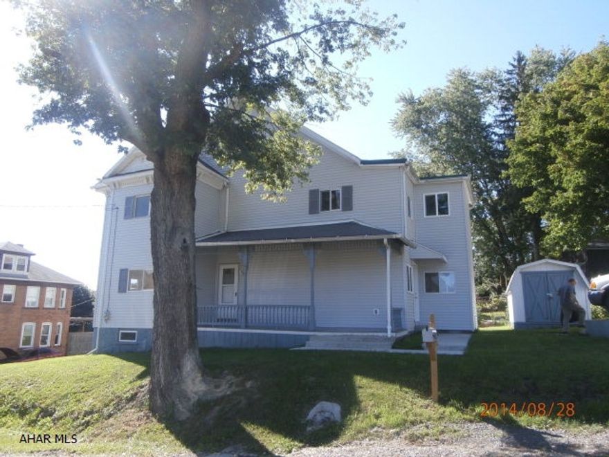 Great 3 bedroom 2 bath home with detached garage. Large kitchen and baths! 1st floor laundry.