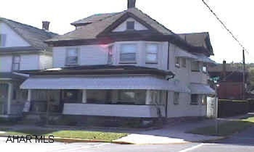 Modern kitchen and baths, hardwood floors, carpeting, appliances, blinds and curtains. Range, refrigerator, dishwasher, washer, dryer. Modern kitchen and baths, hardwood floors, carpeting, appliances, blinds and curtains. Range, refrigerator, dishwasher, washer, dryer. Electric system - 100 amp