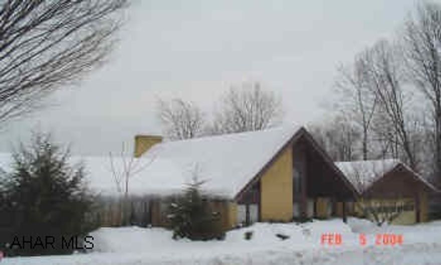 THIS BEAUTY HAS IT ALL.  VAULTED CELING, SKYLIGHTS, GAS FIREPLACE & CENTRAL AIR, 3 BEDROOMS, 2 1/2 BATHS, 1ST FLOOR LAUNDRY AND MUD ROOM.  2-CAR ATTACHED GARAGE.  ENJOY SPRING ON REAR DECK WITH A GREAT VIEW. THIS BEAUTY HAS IT ALL.  VAULTED CEILING, SKYLIGHTS, GAS FIREPLACE & CENTRAL AIR, 3 BEDROOMS, 2 1/2 BATHS, 1ST FLOOR LAUNDRY AND MUD ROOM.  2-CAR ATTACHED GARAGE.  ENJOY SPRING ON REAR DECK WITH A GREAT VIEW