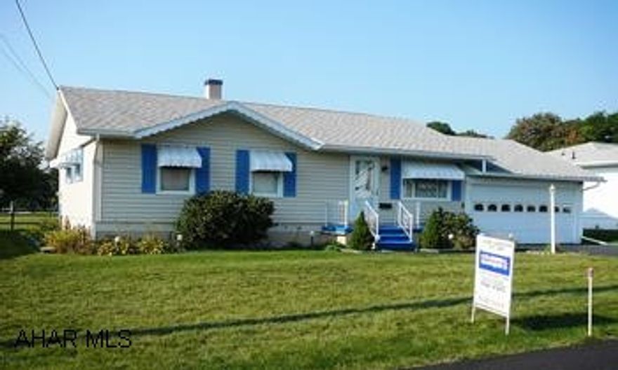 WELL MAINTAINED 2 C GARAGE, SEASON SUNROOM, 3 BR, BATH, NICE KITCHEN, EAT IN AREA, FULL BATH, LOWER LEVEL FAMILY ROOM WITH BAR,  3/4 BATH, LG. FURNACE ROOM WITH STORAGE AND WORK AREA.