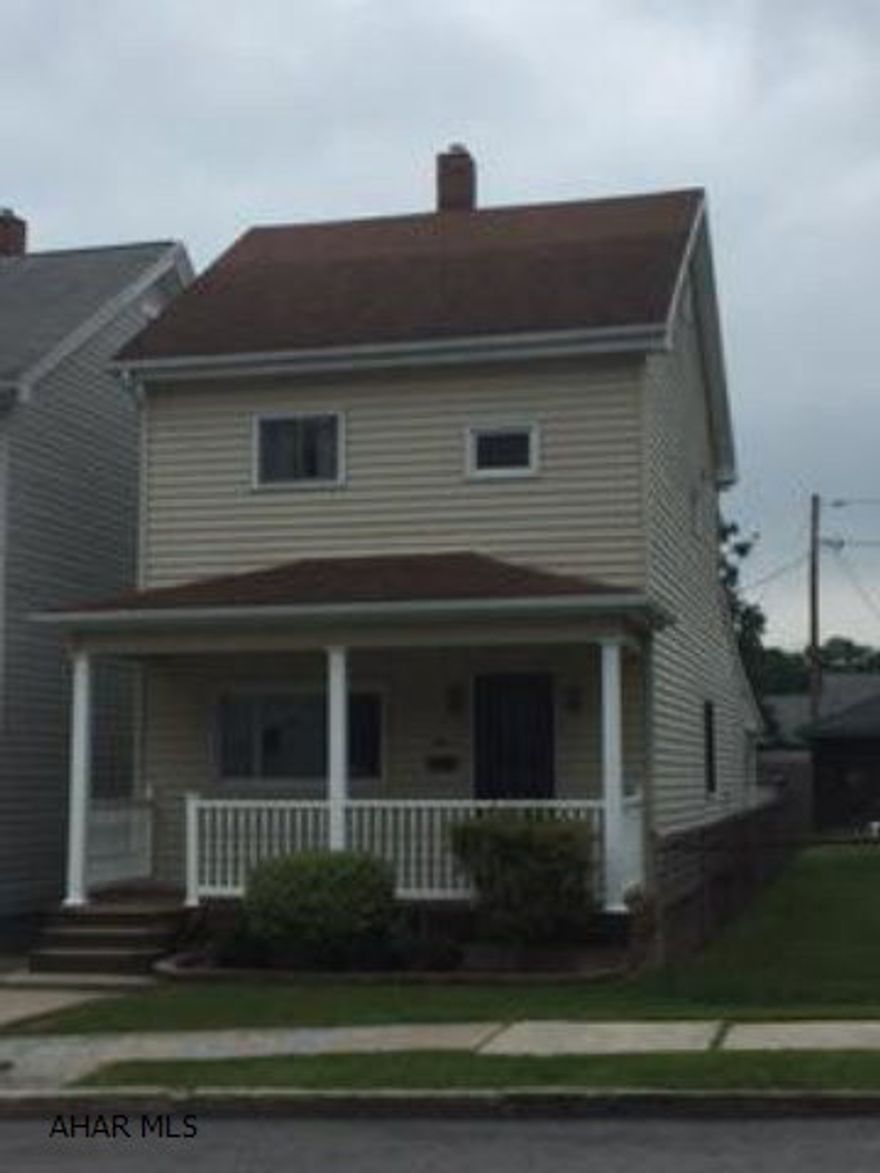 This 3 bedroom is light, bright and cheery. On a nice block in Fairview. Great curb appeal! All freshly painted w/ updated kitchen and bath. High efficiency furnace and CA. A great covered patio!