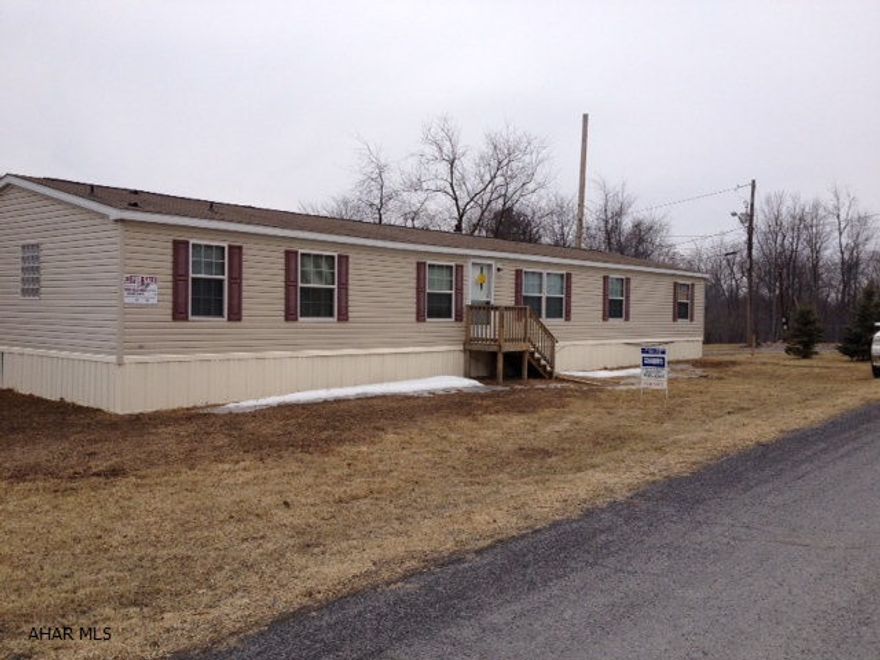 Very nice 2008 28X72 Fleetwood manufactured home in Broad Top City. All new finishes including new carpet and laminate flooring. Larger bedrooms and plenty of storage. Home also features a large family room as well as a large living room for lots of entertaining. Come see all the amenities this home has to offer.
