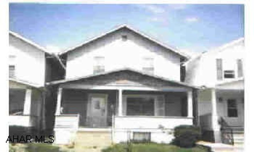 Completely remodeled, new drywall, off-street parking. Completely remodeled, new drywall, off-street parking.