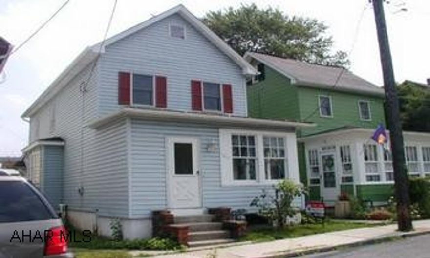 Spacious Home w/hardwood floors DNRM-LVRM.  Hollidaysburg SD.  Remoldeled Kitchen, Anderson windows -  enclosed front porch - 200 amp service - central air - bay window w/storage seat - see pictures - newer windows, roof and siding. Spacious Home w/hardwood floors DNRM-LVRM.  Hollidaysburg SD.  Remoldeled Kitchen, Anderson windows -  enclosed front porch - 200 amp service - central air - bay window w/storage seat - see pictures - newer windows, roof and siding.