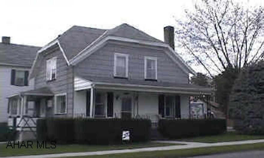 Newer gas furnace and hot water tank.  Move-in condtion.
