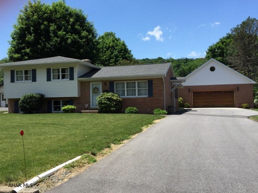 Very well-kept home on spacious, quiet lot within walking distance of Historic Downtown, restaurants and shopping. Beautiful, flat, well manicured lawn w/ paved driveway. Home boasts a screened in patio and a large 2 car detached garage. Large family room with brick, wood burning fireplace. Lots of charm to this split level home!