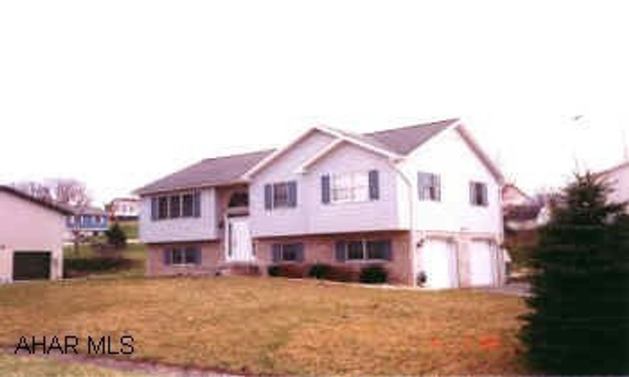 LARGE BI-LEVEL W/FULLY FINISHED BASEMENT WITH FULL BATH. EXTRA CLEAN INTERIOR FEATURES LARGE MBR SUITE, EAT-IN KITCHEN, AND LARGE DINING ROOM. GFA/CA. EXTERIOR HAS OVERSIZED REAR DECK AND HEAVY DUTY BASKETBALL COURT.