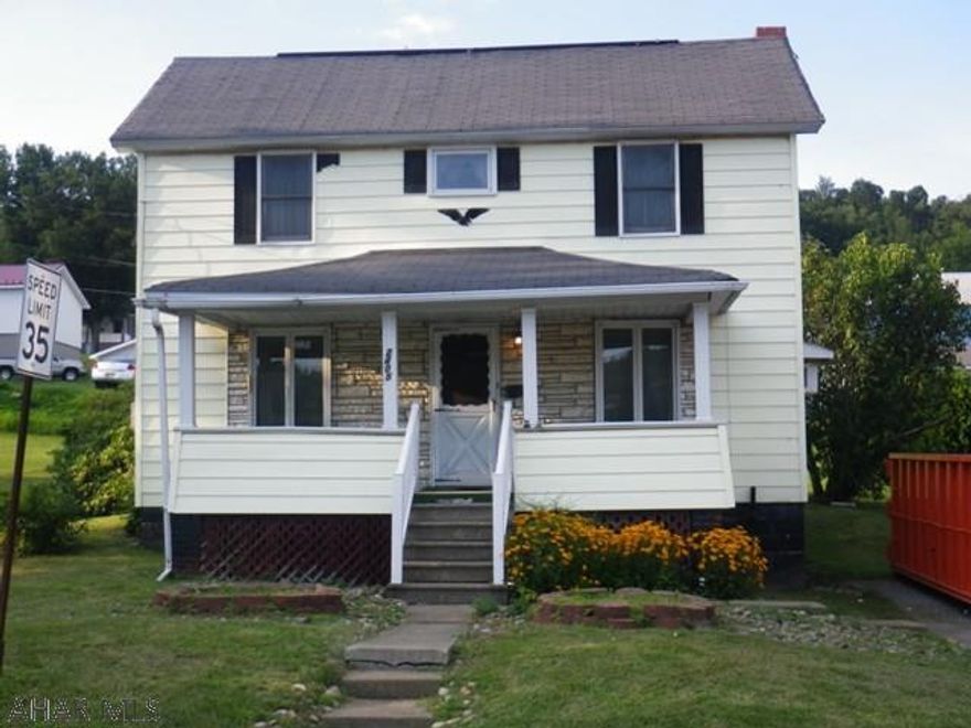 Northern Cambria- 2405 Philadelphia Ave- 2 BR 2 story home on a town lot. Modern kitchen. 1 bathroom. Vinyl siding. Huge front porch