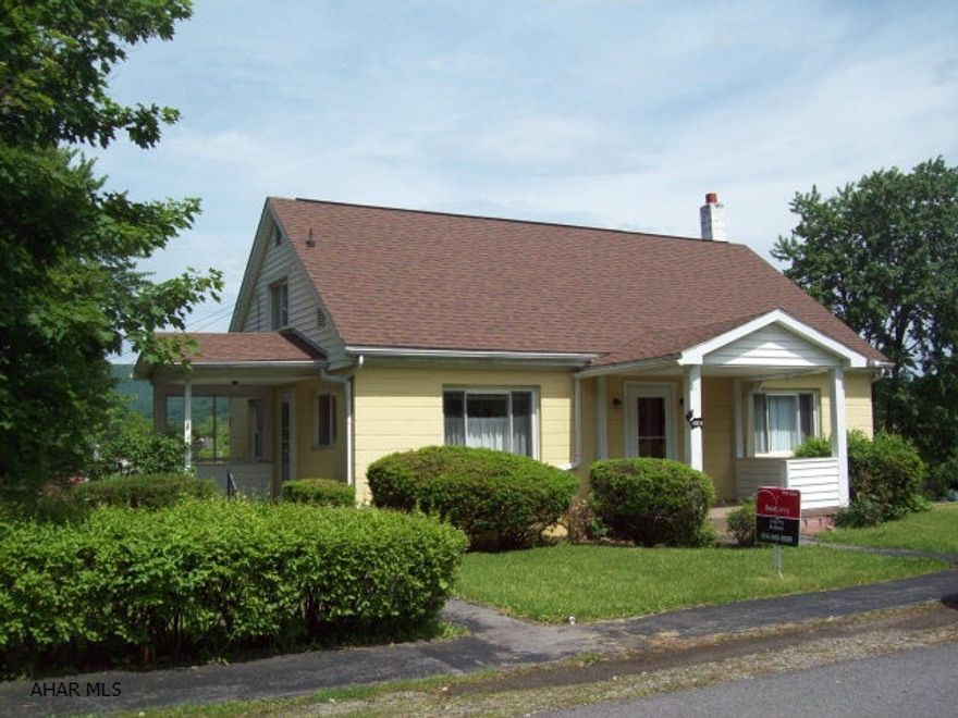 Super location for this larger than it looks home!  Situated on a lovely 100' x 120' corner lot overlooking the Campus area of the City.  Finished upper level has a huge bonus/master bedroom area.  Newer furnace and water heater.  Good curb appeal.  Quiet street.