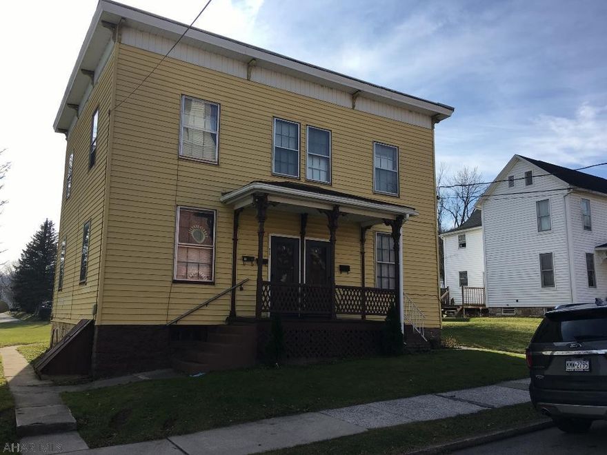 Excellent income producing 3-family in good condition. Currently not rented.