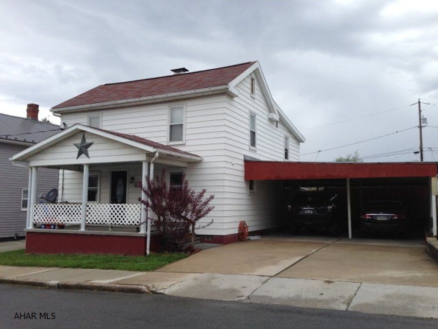 Lots of charm in this great 2-story home.  Very neat home - move in ready.  Beautiful back yard with privacy fence. Laminate flooring in dining room and kitchen.  Quiet street.  Priced to sell!