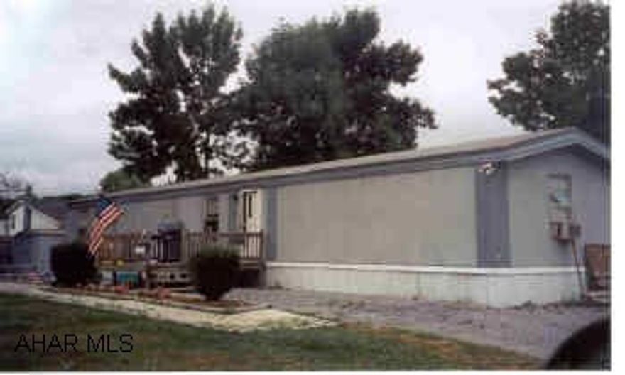 Nice 3 Bdrm. 14x70 skyline  Mobile home.  Lot Rent $245 include (water, sewage & trash).