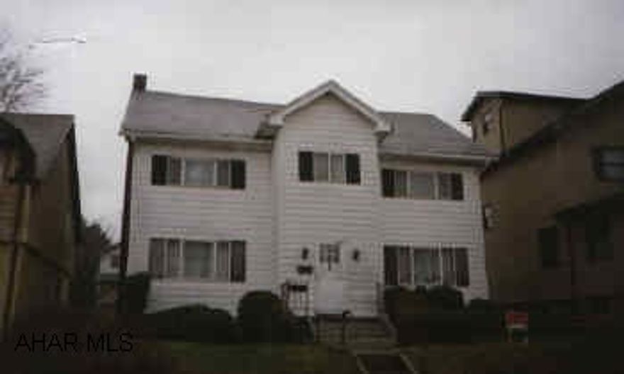 WONDERFUL OLDER HOME, LARGE ROOMS THROUGHOUT. JUST A NEAT HOME! LARGE LOT. NICE STREET & PLENTY OF SPACE.