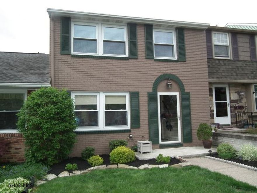 Downsizing or just starting out - this townhouse is perfect! Great area with fenced yard, 2 bedrooms (main bedroom has fireplace), 2 1/2 baths - finished basement w/walkout, modern kitchen, dining room, livingroom with sliding glass doors to deck.