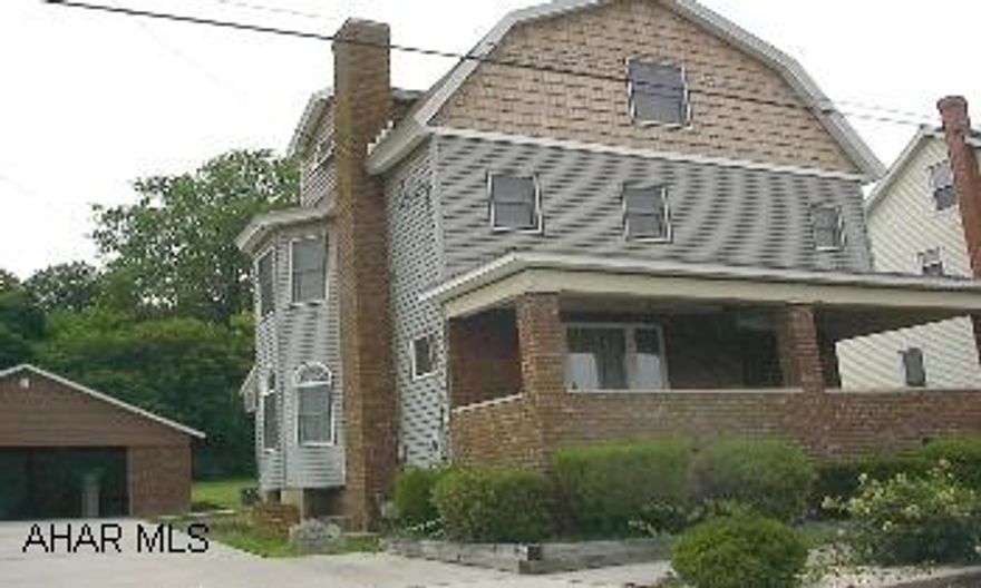 LARGE & IMPRESSIVE 3 TO 4 BEDRM HOME IN AREA CLOSE TO BAKER SCHOOL. ALL NEW EXTERIOR AND SOME OF INTERIOR COMPLETED. CONTRACTOR-CARPENTER SPECIAL!! GREAT HOME, GREAT YARD, GREAT AREA. MUCH DONE-MUCH NEEDED BUT WILL BE WORTH THE EFFORT.  BE CAREFUL! NO BANNISTERS!! BETWEEN RUSKIN DR & WORDSWORTH AVE. EXTENSIVE INTERIOR WORK-DRYWALL, FLOORING, KITCHEN, FURNACE NEEDED. DARLA 934-4663.