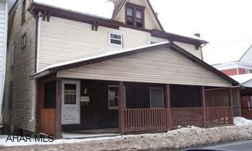 Great investment property. Large 6 bedroom home with lots of potential.  Some freeze damage. Great investment property. Large 6 bedroom home with lots of potential.. Some freeze damage.