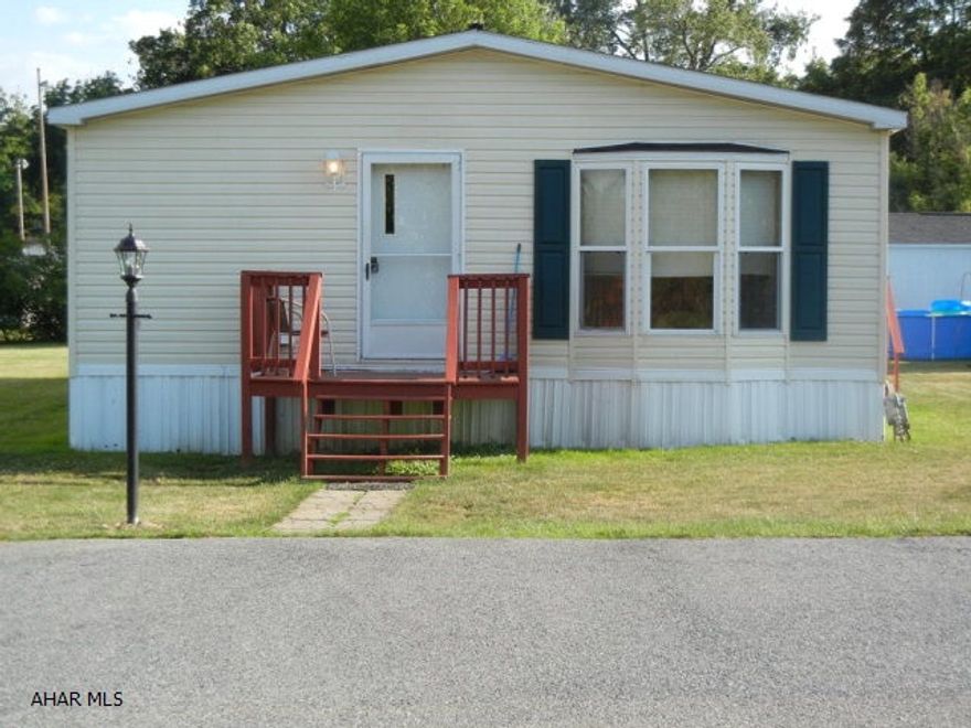 Motivated seller offering this spacious home located in desirable park.  3 bedrooms, master bath, living room, eat in kitchen and 2nd full bath.  Water, sewer and trash are included in lot fee.  Although this is a 2001 model, it was purchased new in 2003.