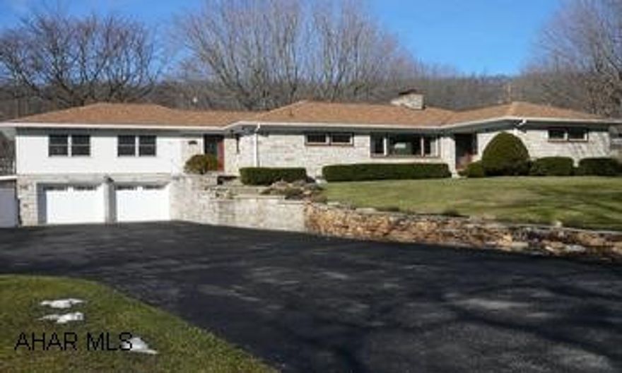 BEAUTIFUL ONE STORY CONVENIENTLY LOCATED ON LARGE LOT.  PROFESSIONALLY DECORATED.  SWIMMING POOL.  MANY UPGRADES.  NEW WINDOWS, DOORS, AND GARAGE DOOR.  CALL JOHN REFFNER @ 932-1250. BEAUTIFUL ONE STORY CONVENIENTLY LOCATED ON LARGE LOT.  PROFESSIONALLY DECORATED.  SWIMMING POOL.  MANY UPGRADES.  NEW  WINDOWS, DOORS, AND GARAGE DOOR.  CALL JOHN REFFNER @ 932-1250.