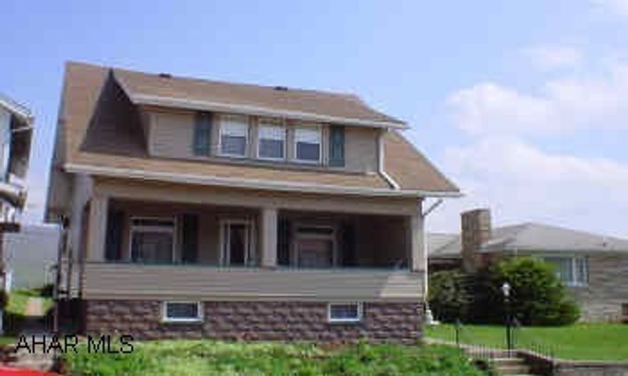 Excellent condition, must see! Central air and furnace, new in 2003, landscaped yard, 1 car garage, great location! Excellent condition, must see! Central air and furnace, new in 2003, landscaped yard, 1 car garage, great location! Seller offering $500 bonus to selling agency.