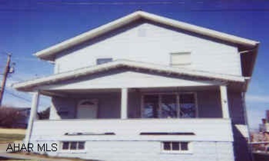 2 STORY FRAME. VERY NICE 2 STORY WITH OAK KITCHEN, NEWER CARPETING, ROOF AND MOST WINDOWS ARE NEW. NICE CORNER LOT.