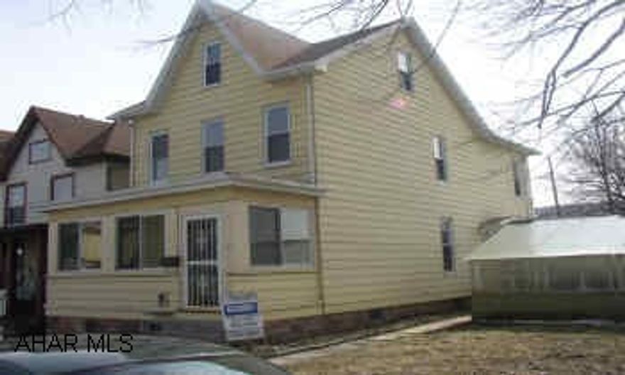 2 STORY FRAME. BEAUTIFULLY REMODELED TWO STORY.  LOVELY OAK KITCHEN WITH CERAMIC TILE, UPSTAIRS BATH REMODELED WITH CERAMIC TILE.  ALL NEW CARPET AND FRESHLY PAINTED.  LIKE NEW!  IT IS SUPER.