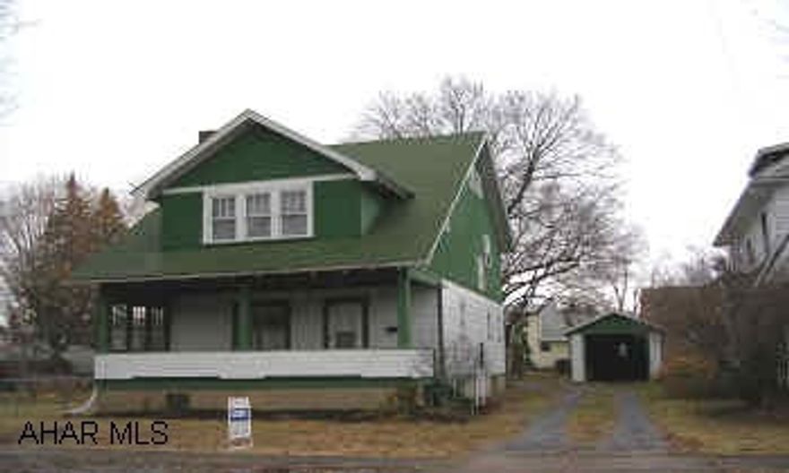 2.5 STORY, 4 BR, 2 BATH. LARGE 2.5 STORY. LLYSWEN AREA. 4BR, 2 BATH. 1 CAR GARAGE. HOT WATER HEAT. LARGE FENCED YARD. DECK, COVERED PORCH. BAKER SCHOOL AREA. OWNER IS A LICENSED REALTOR.