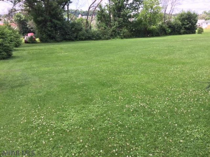 Nice level lot off Pleasant Valley Blvd.