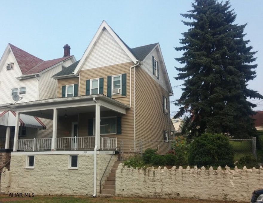 This house is city living at its best. It has a lovely flow to it. The original woodwork is still in great condition but the home has many modern amenities