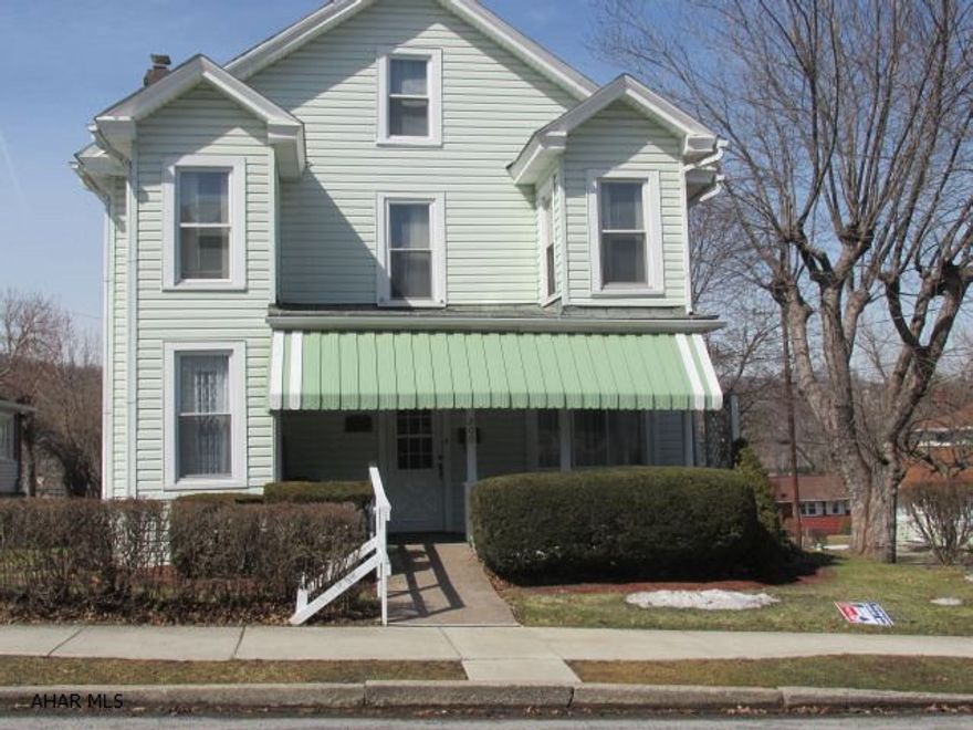 2 Story vinyl sided, 3 bedroom, 1 bath, large kitchen and bathroom, newer laminate floors in dining room and living room, newer furnace, corner lot, handicap accesible.