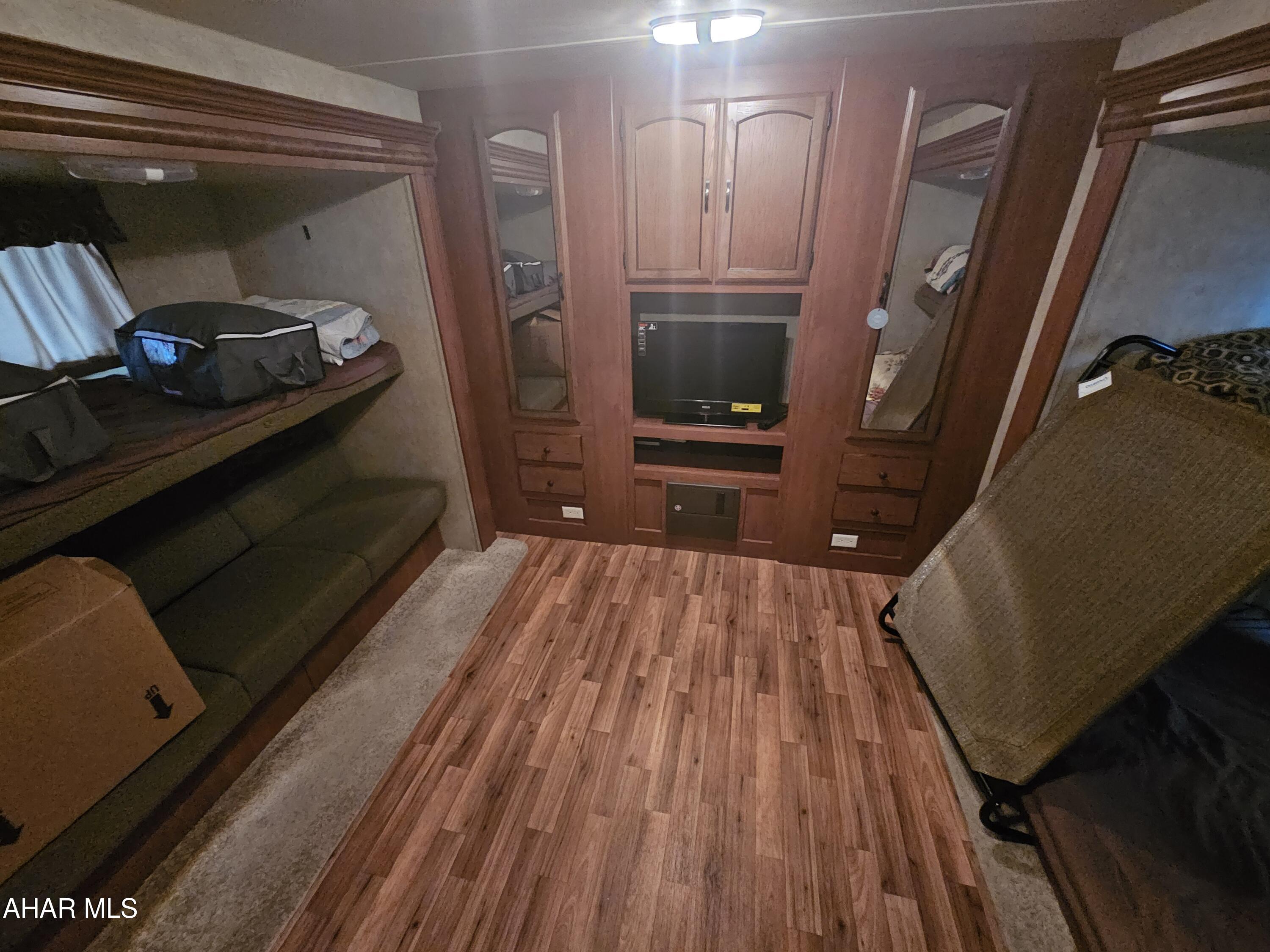 Glendale Yearound - Residential