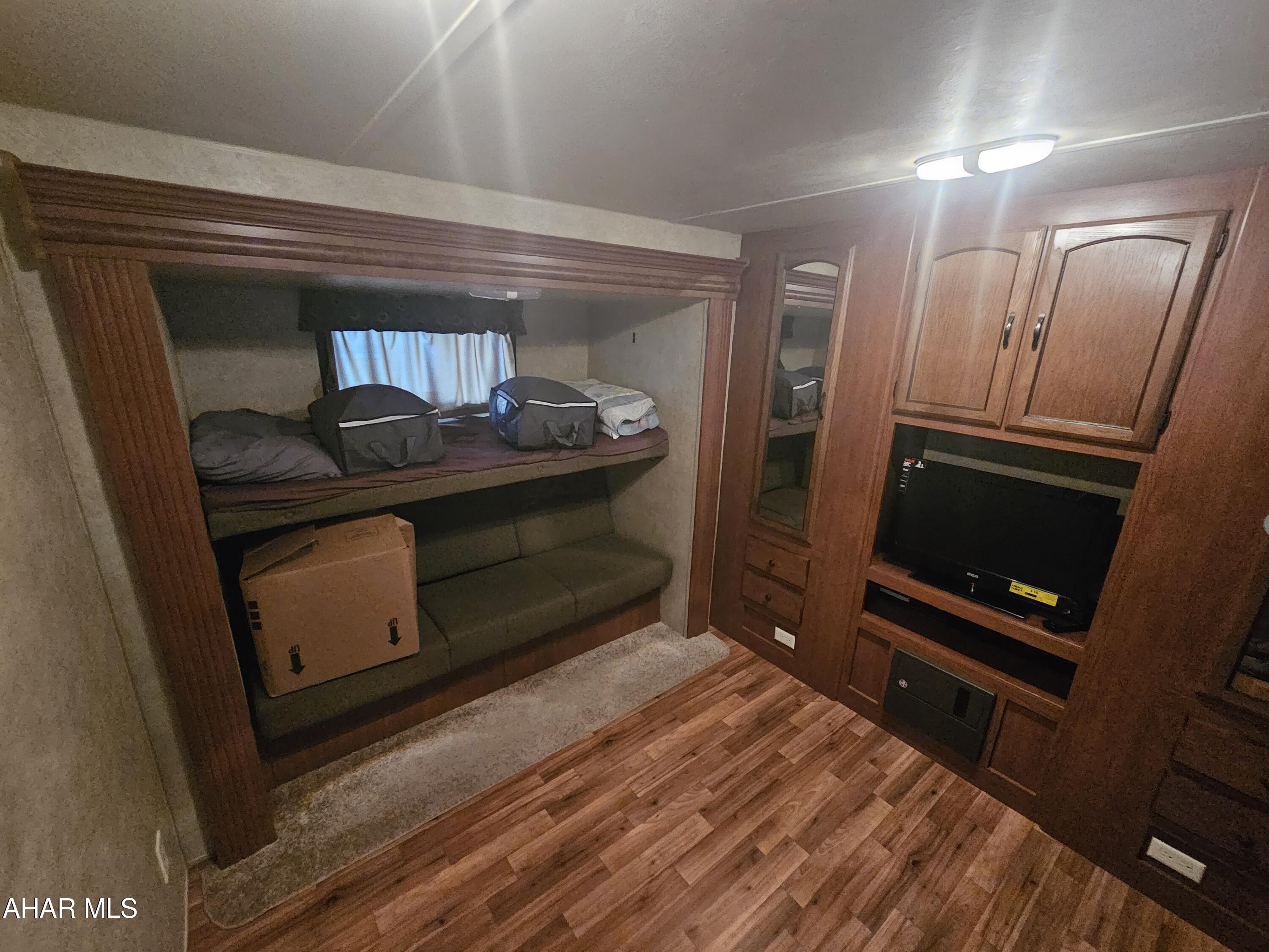 Glendale Yearound - Residential