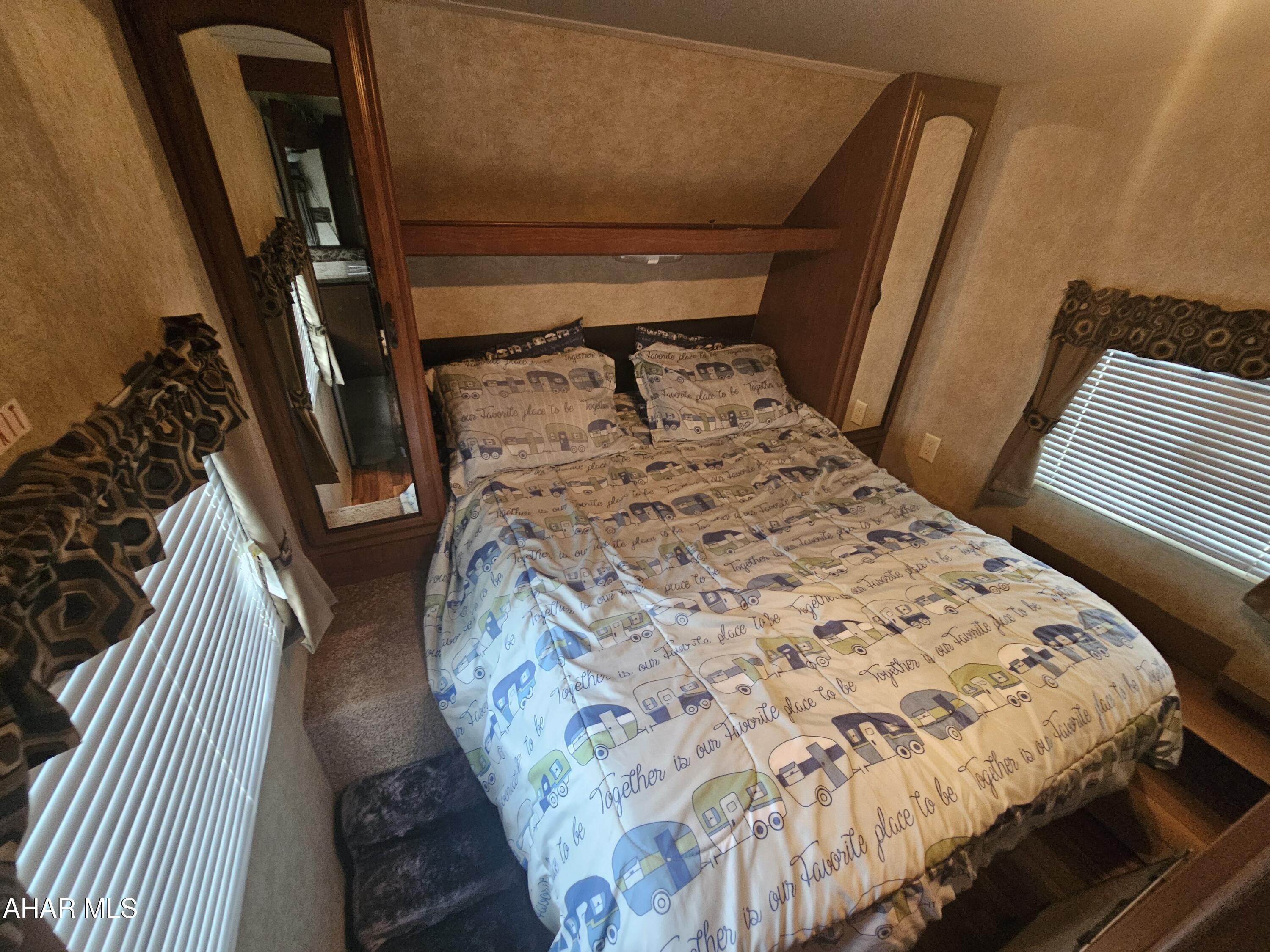 Glendale Yearound - Residential