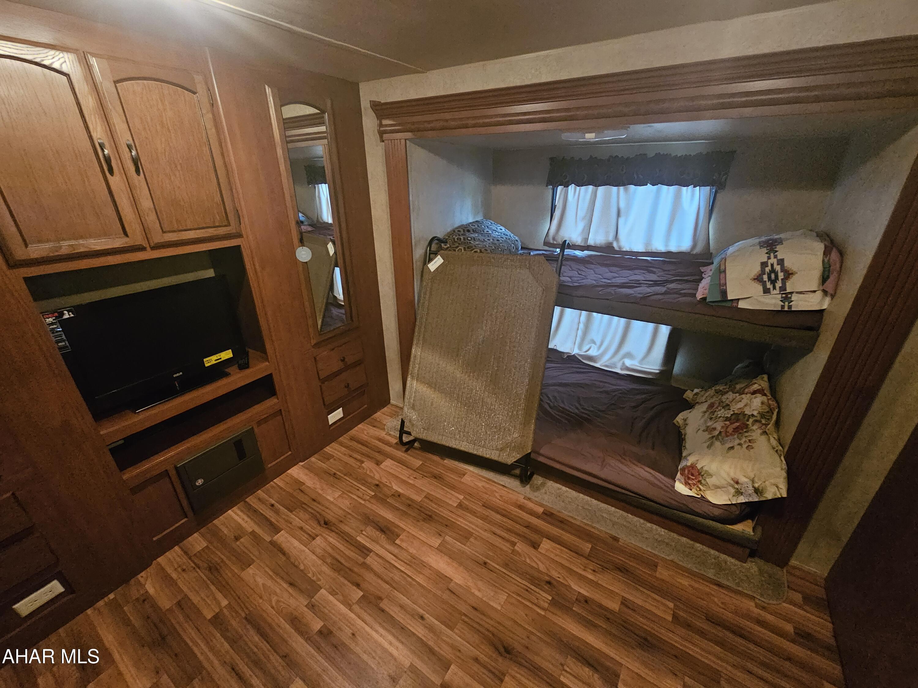 Glendale Yearound - Residential