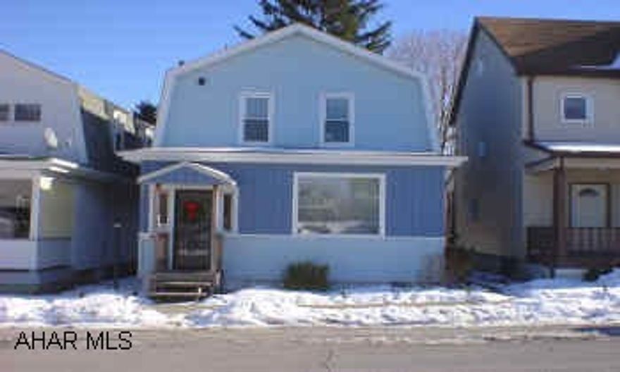 Mint condition house on Grant Avenue. 3 bedrooms with newer windows and neutral colors. Beautiful dining room with hardwood floors and wainscoting on walls.