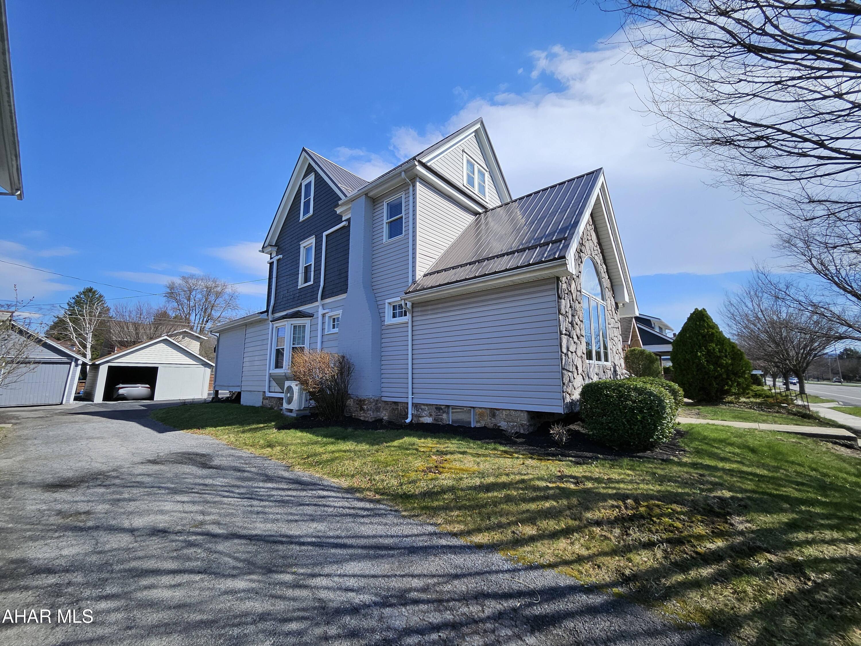 Baker Mansion - Residential