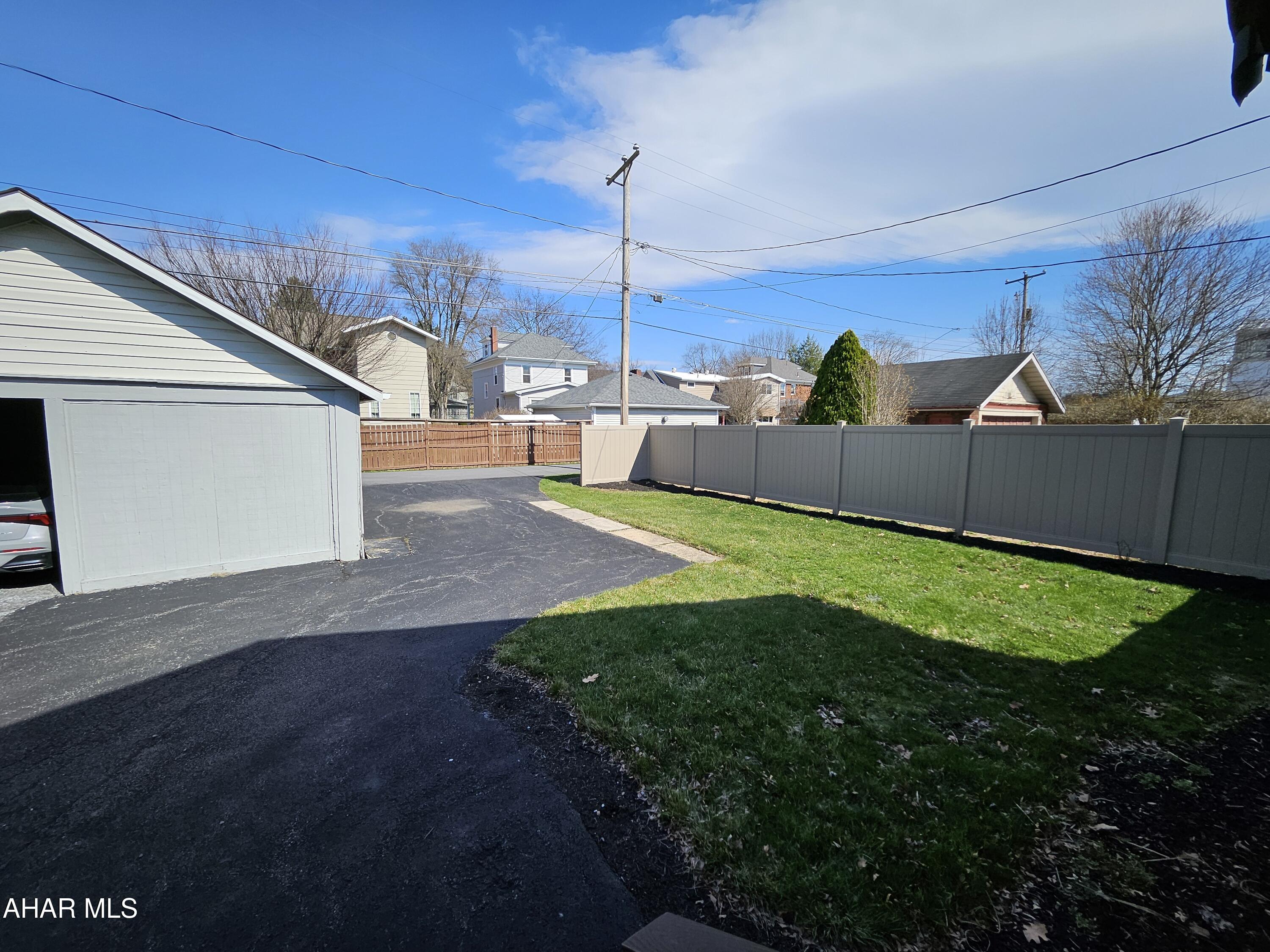 Baker Mansion - Residential