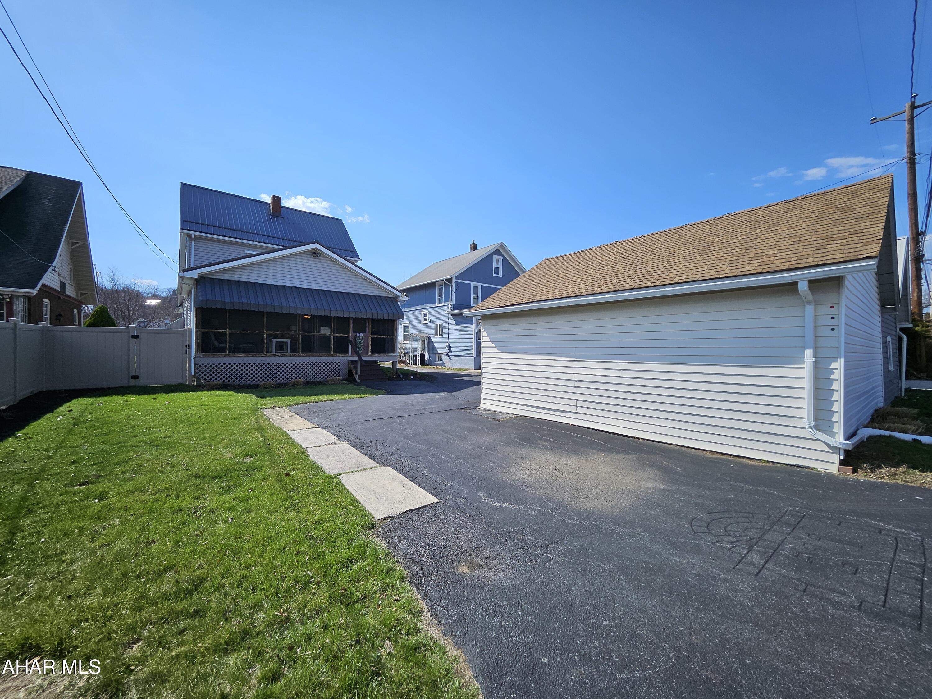 Baker Mansion - Residential