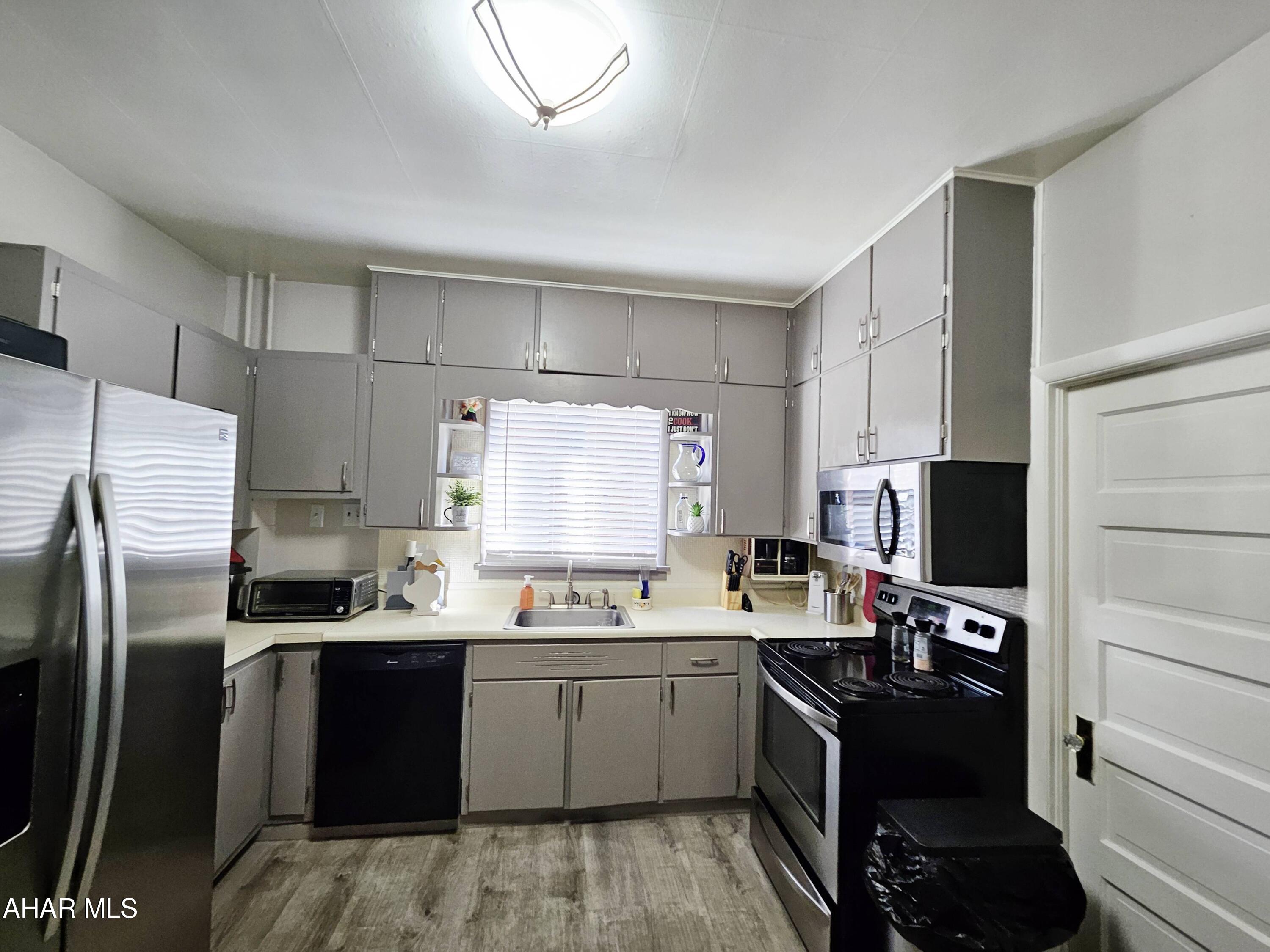 Baker Mansion - Residential