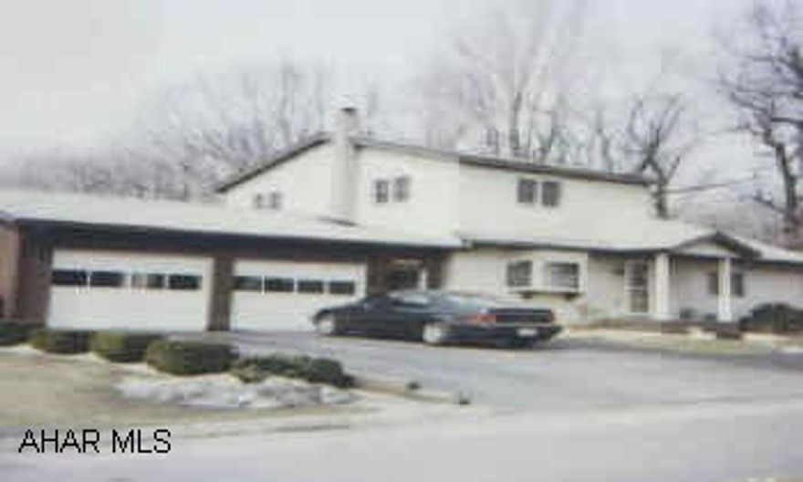 GREAT 4-BR, 2-BA ON LGE LOT! UPDATED! LGE SHED & DOG PEN INCL. COVERED PATIO. BASEMENT HEATED FOR FAM RM OR PLAYRM. MUST SEE! 24-48 HR NOTICE TO SHOW. APPTS THRU LINDA.